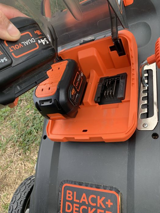 Masina tuns iarba pe acumulator , defecta