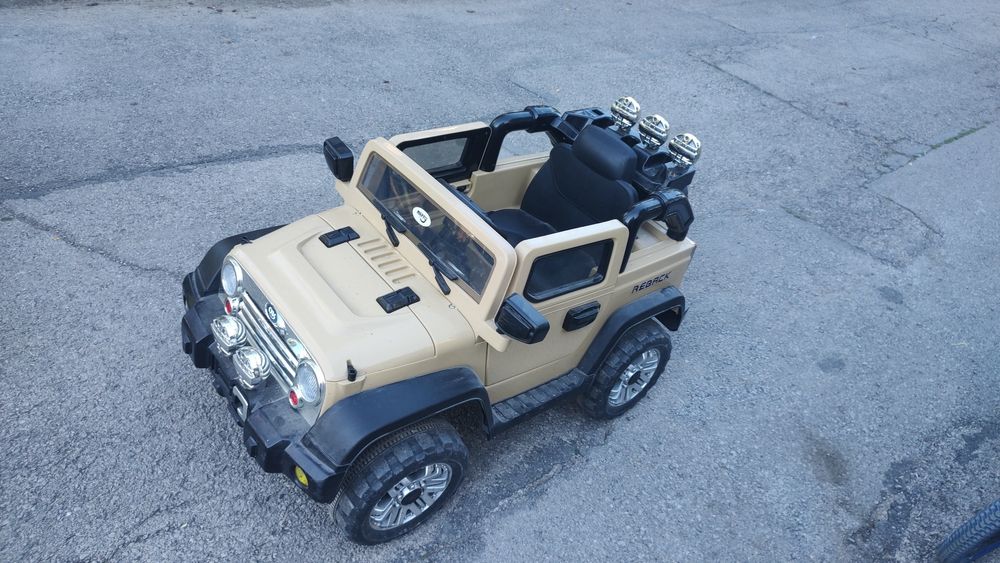 ,Детска акумулаторна кола