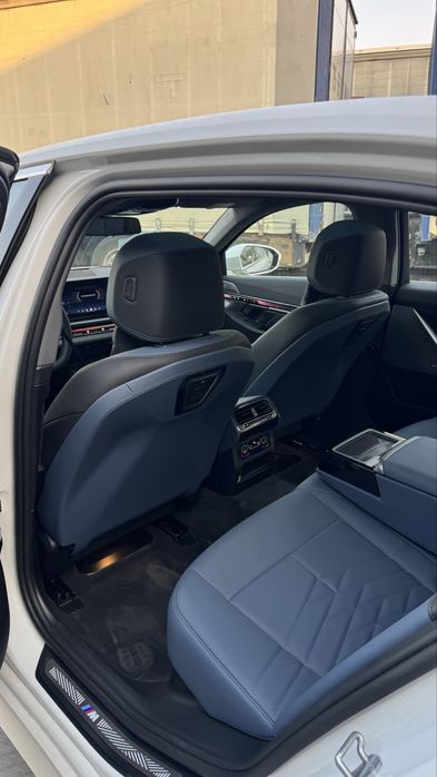 BMW i5 40L 4 oy 2025 yil