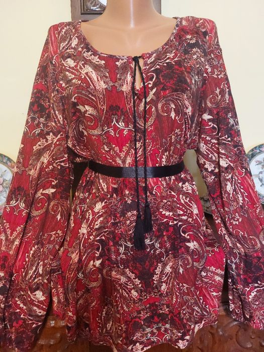 Bluza noua cu arabescuri, culori minunate