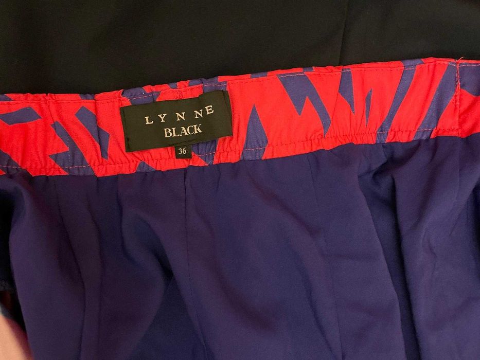 Fusta fucsia parte peste parte