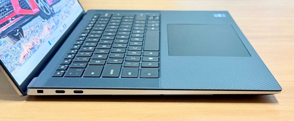 Dell Precision 5560 / i7-11850H / 16GB DDR4 / 512GB SSD / Quadro T1200 4GB / 15.6" FHD+ IPS 100% sRGB