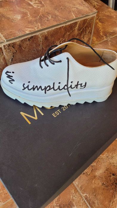 Pantofi de piele cu design