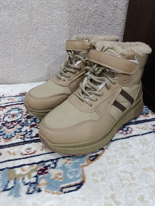 Продам демисезонные ботинки