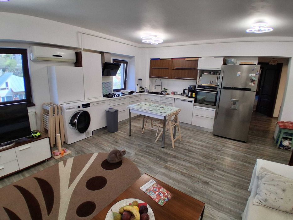 Apartament 3 camere,2 bai, et 3din 4  ,Pacurari