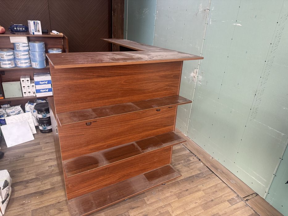 стол для решепшона или для саназина