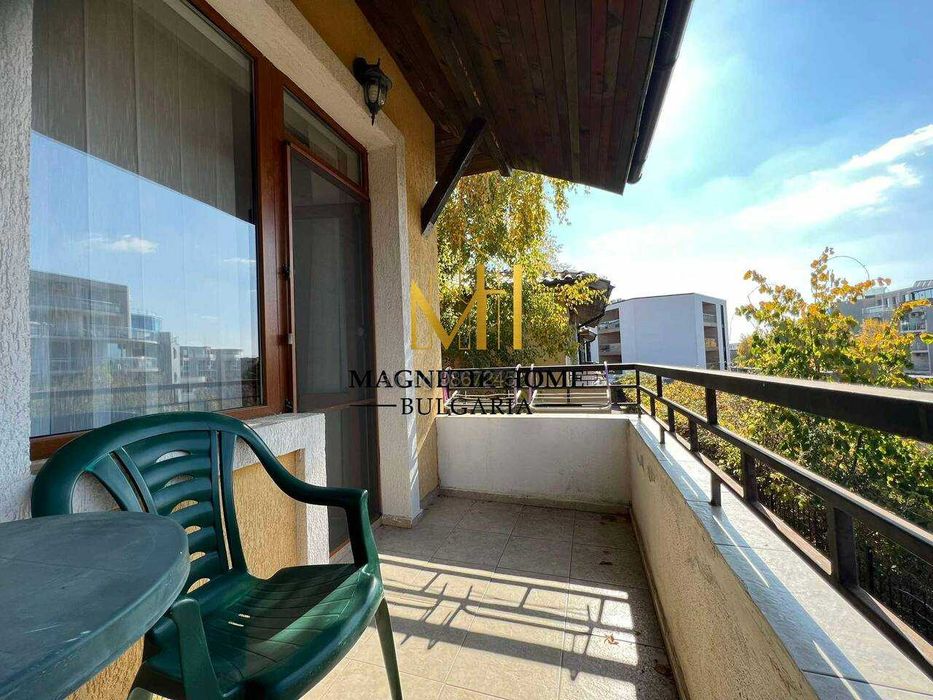 Страхотна двуетажна къща с паркомясто и басейн в ж.к. Сарафово