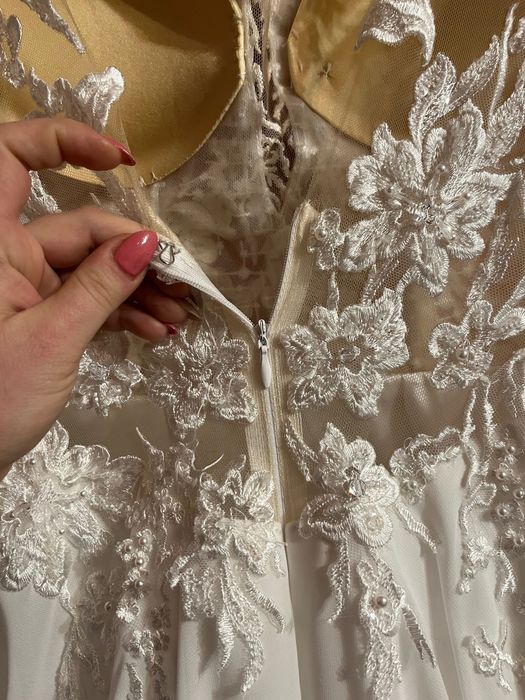 Бяла булчинска рокля