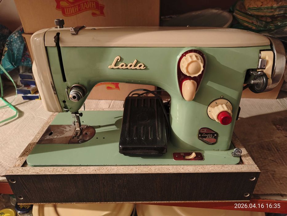 Электрическая швейная машинка Lada