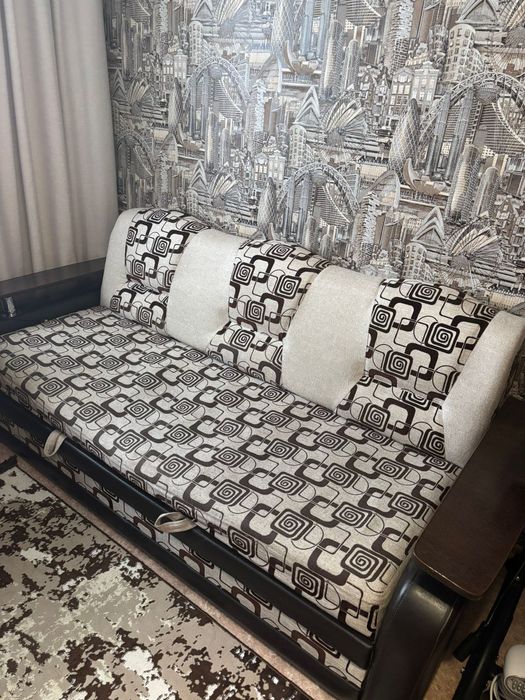 Продаётся удобный диван в отличном состоянии.