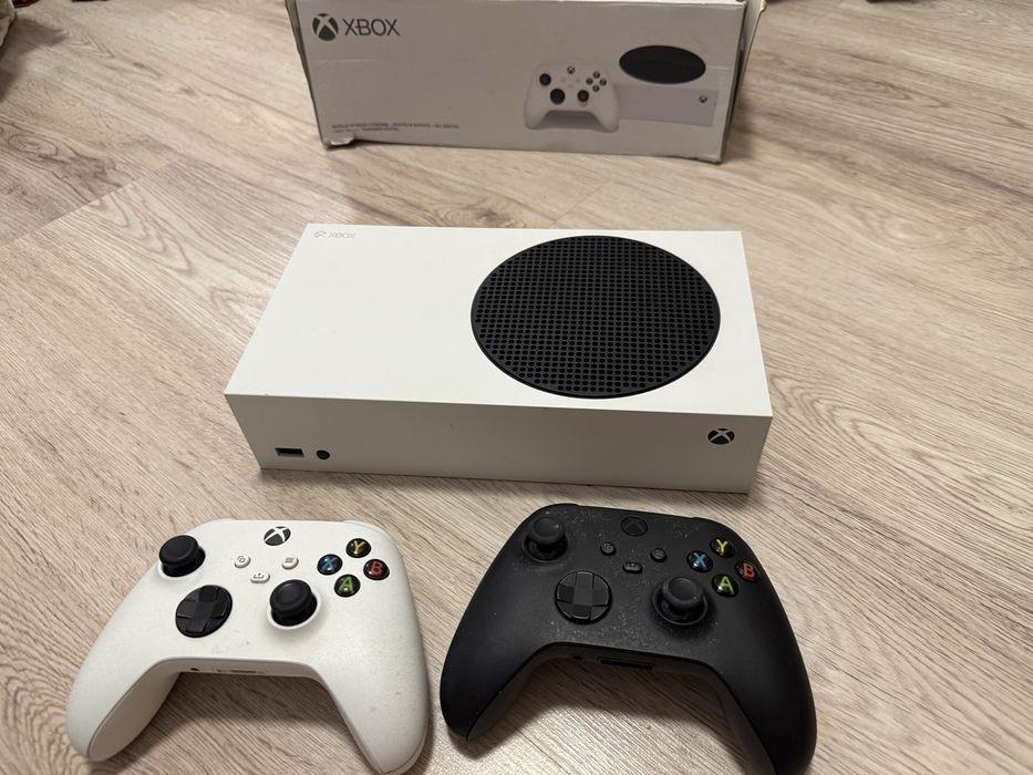 Xbox series S ( 512gb )+ 2 Controller