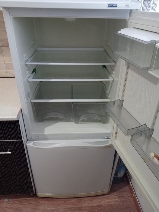 Продам холодильник Атлант