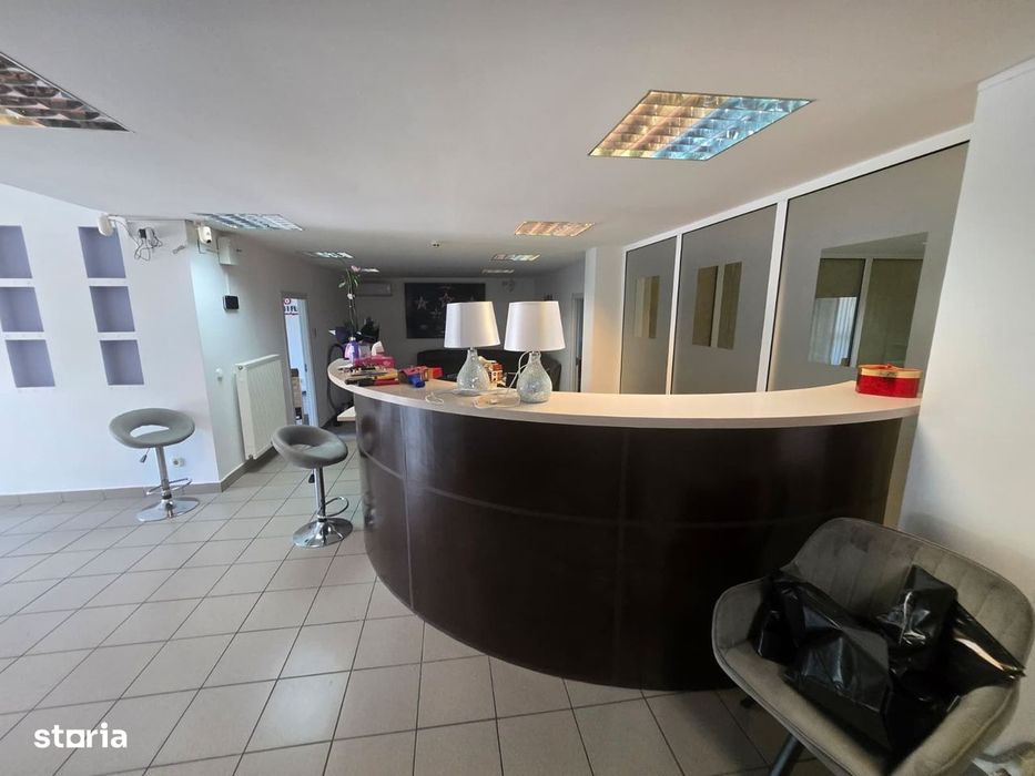 Casa individuala 3 nivele, 12 camere, 6 bai, 10 parcare, Lipovei