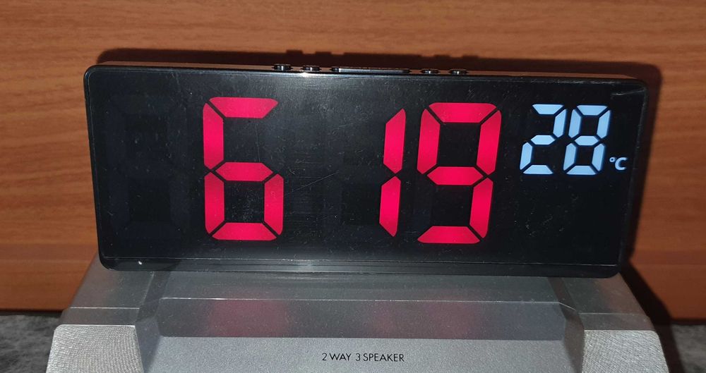 ceas decoratiune digital, termometru, data