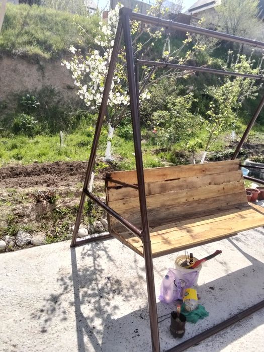Продам садовую качелю