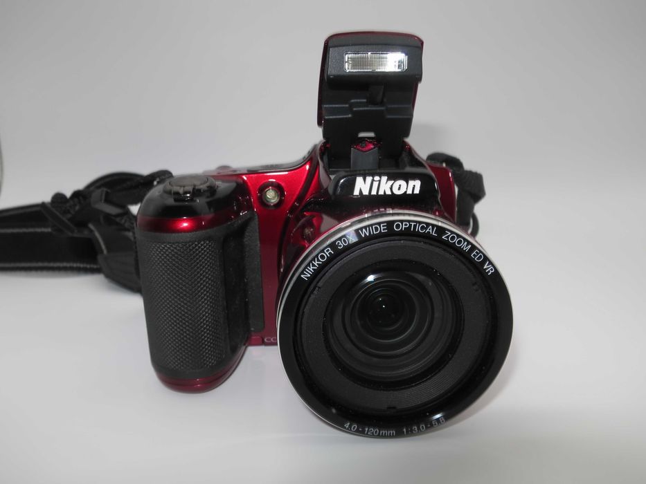 Nikon Coolpix L820 компактен цифров фотоапара с огромен 30х оптичен зум, full-hd видео, дигитална камера, работи отлично и в състояние КАТО НОВА
