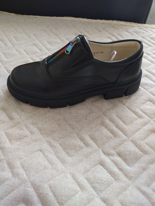 Продам туфли для девочки