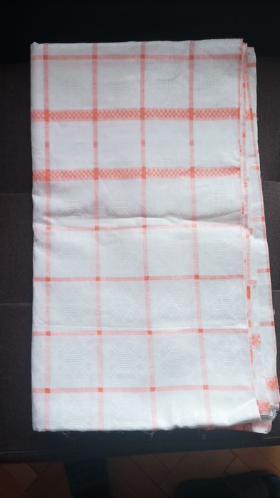 Продавам платове за покривка за маса