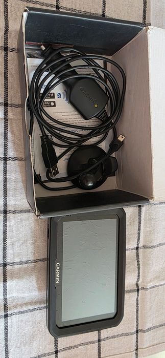 Навигация за камион Garmin Dezl 570 пълен комплект карти зацяла Европа