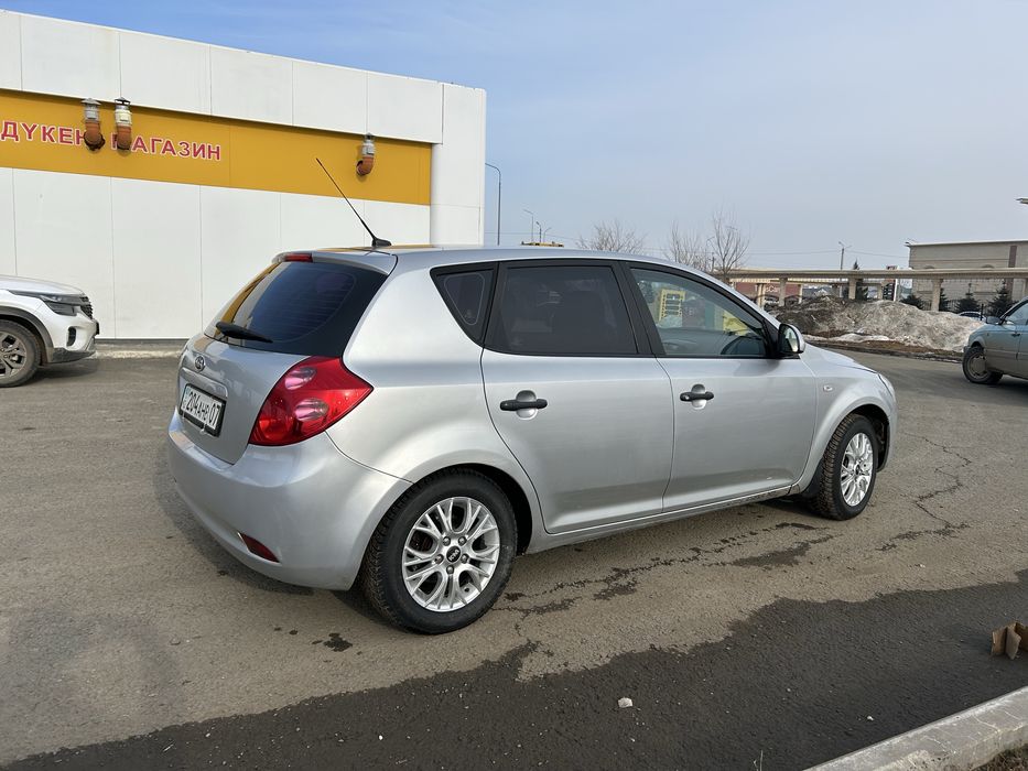 Продам машину Kia Ceed 2007