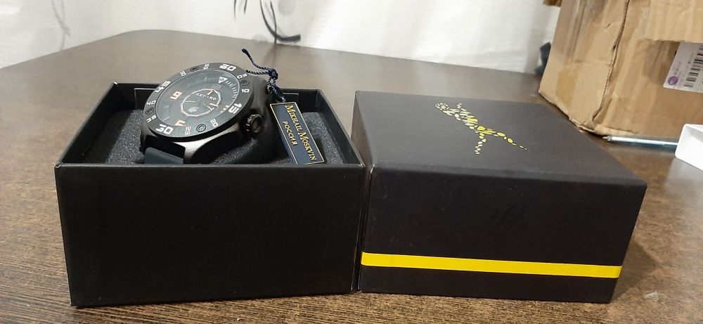 Продам стильные мужские часы.