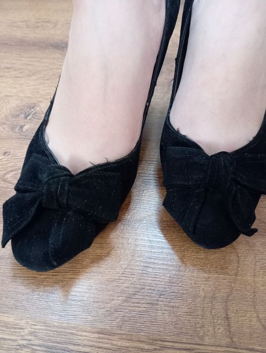 Аяк киімдер сатылады