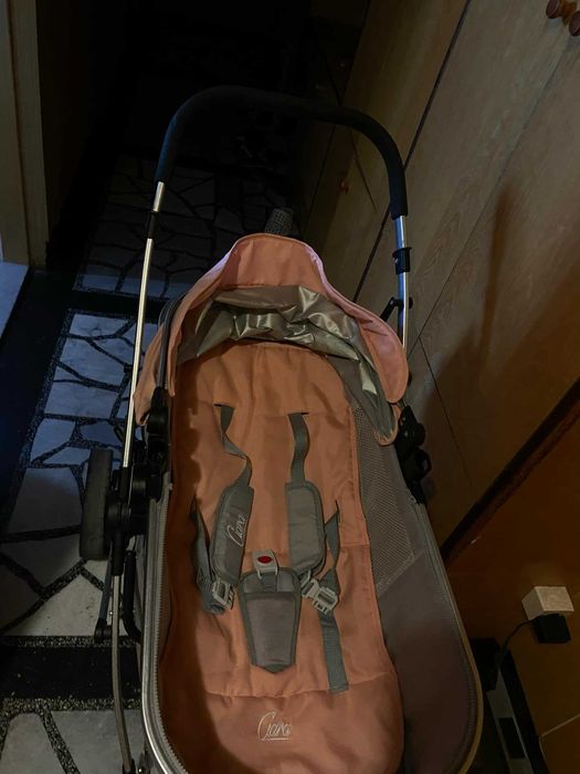 Бебешка количка с въртящ се кош