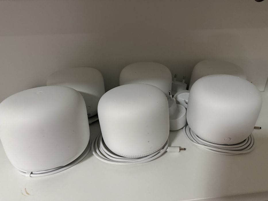Google Nest Wifi mesh (router + 5 AP)