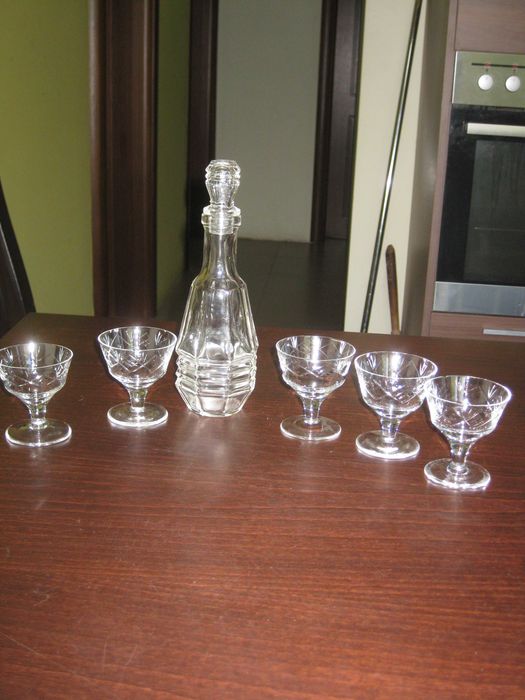 Сервизи, чаши, Цени от 8 до 50  евро, за снимка.