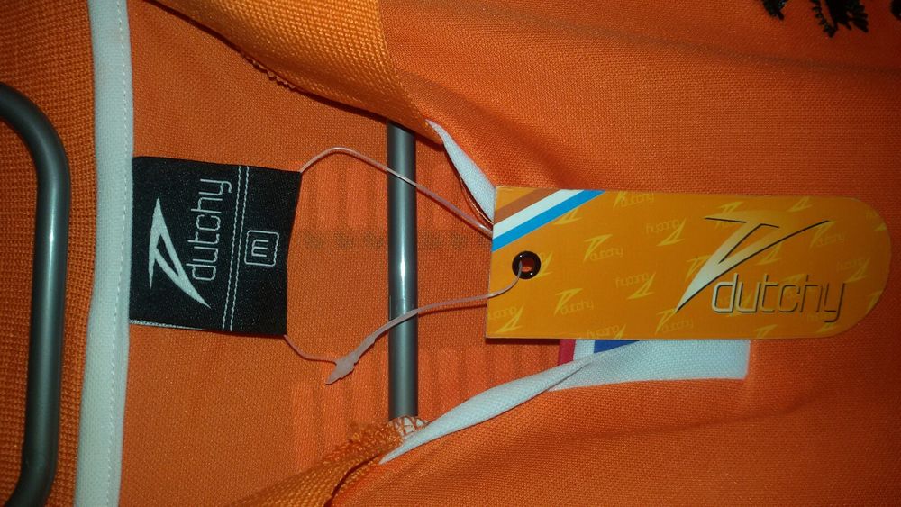 Спортна тениска