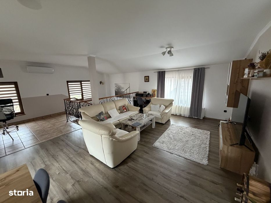 Casă de vânzare + Spațiu Comercial | 220 mp utili | curte 555 mp |