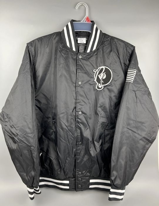 Куртка-бомбер Holloway от бренда одежды Jay-Z 4:44 tour