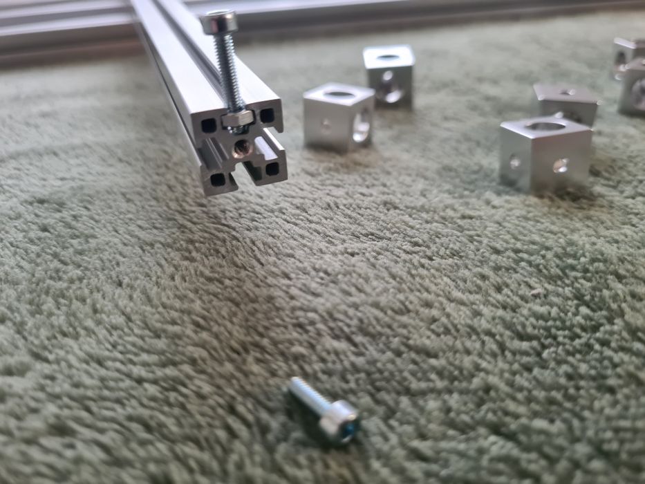 Profil aluminiu extrudat 15x15mm MakerBeamXL sau MiSUMi