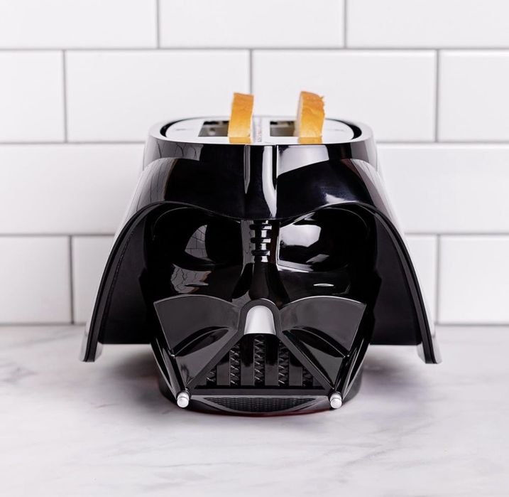 Нов тостер Darth Vader Uncanny Brands светещ с мелодия