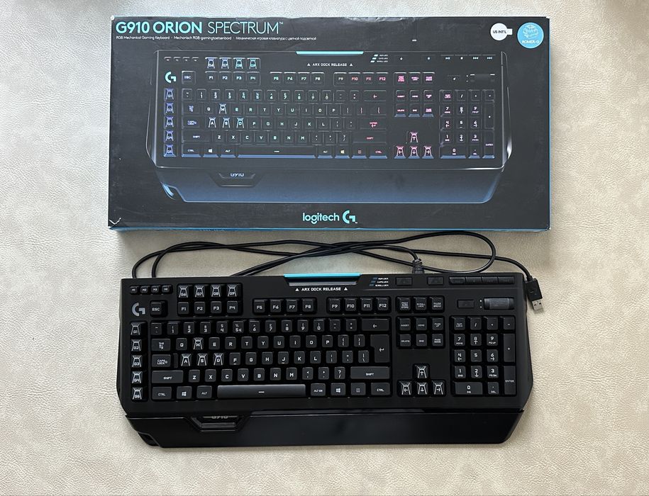 Клавиатура Logitech G910 механична геймърска RGB