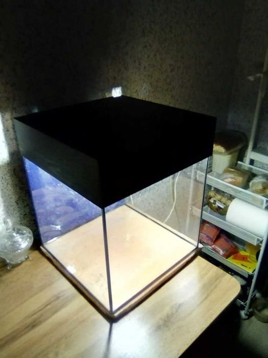 Аквариум кубик 42 литра.