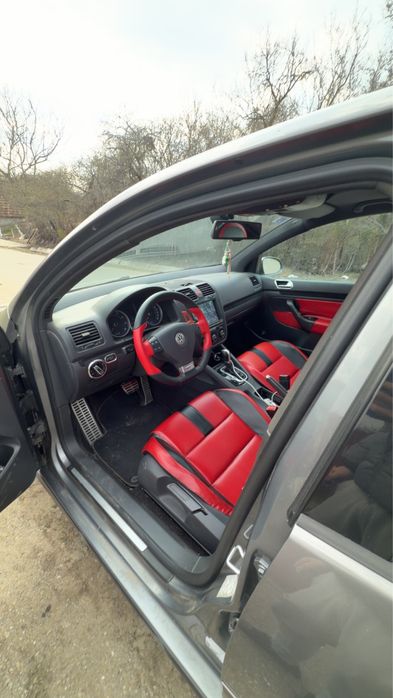 vand golf 5 gti 300 cai