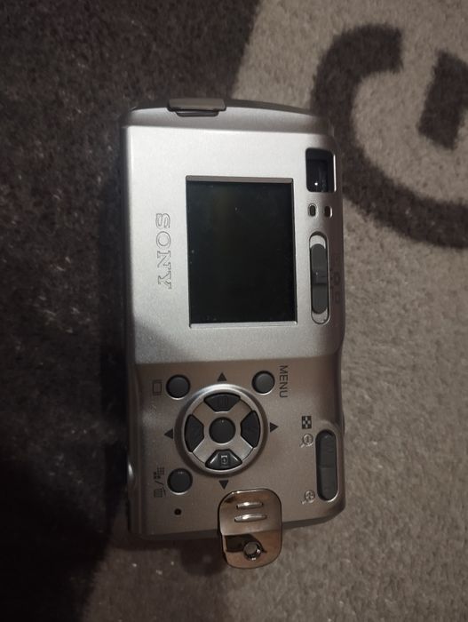 Фотоаппарат DSC-s40 2005