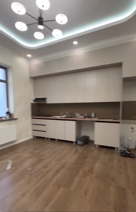 Куктеракдан утганда Генералда асосий йулдан 300 метр 1.8 сотиг 4 хона