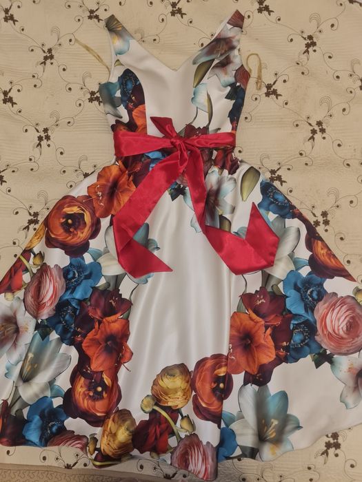 Платье нарядное 44 размер