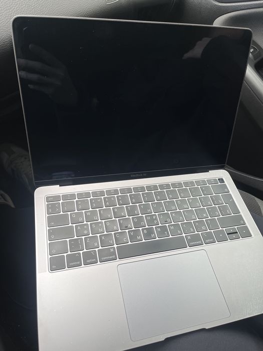 Продам macbook air 13 2019 i5 8/256