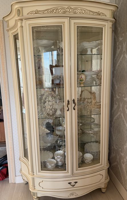 Продам Сервант в стиле Барокко.