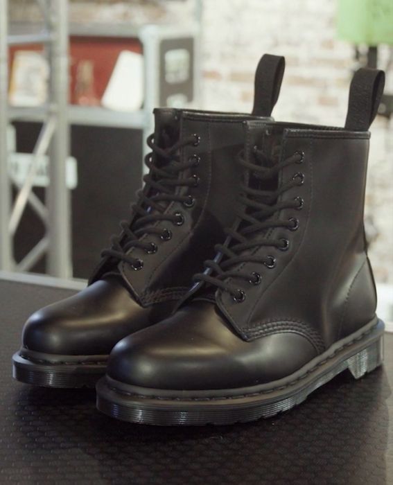 Ghete Bocanci Dr. Martens 1460 Mono Black – piele – stare impecabila, marimea 40