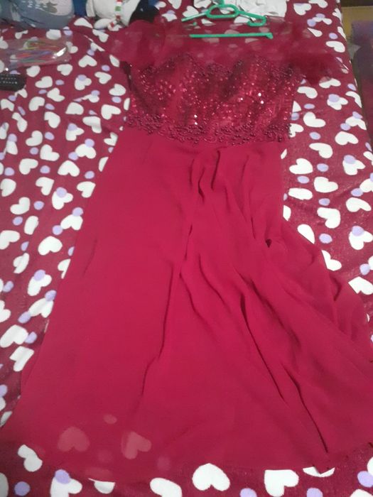 Vând rochii de seara pentru femei