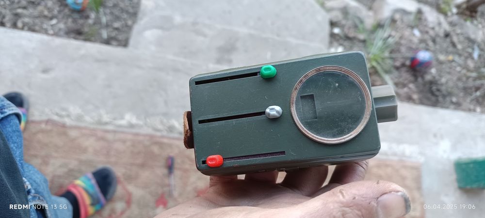 Vând lanterna veche de Armata