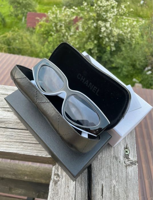 Ochelari de soare Chanel | Accesoriile incluse