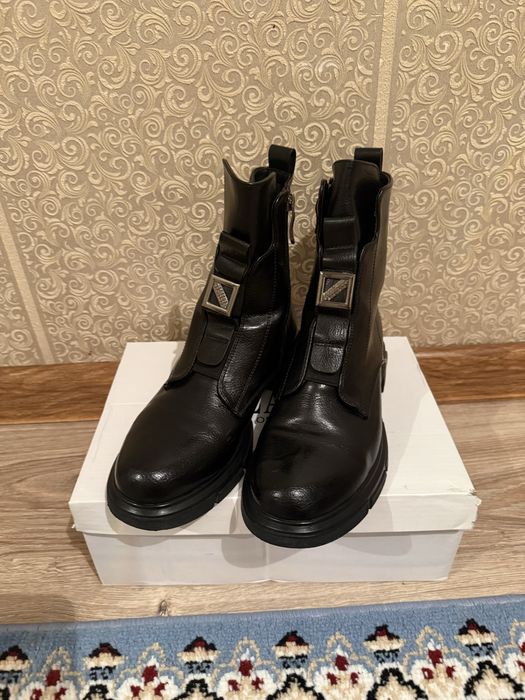 Срочно продается сапоги отличного качество