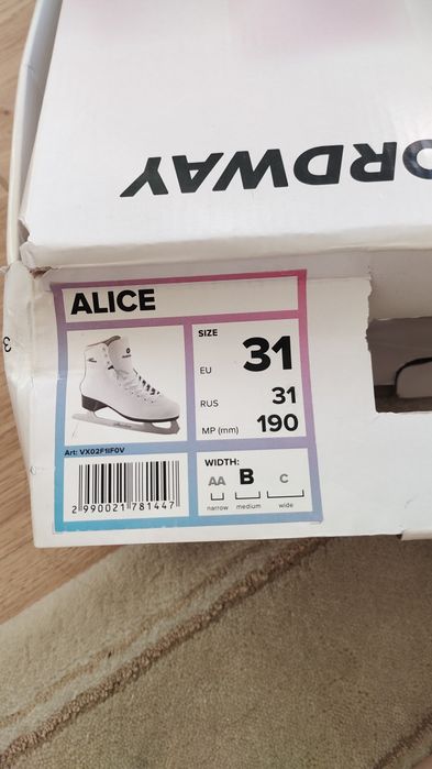 Коньки фигурные новые