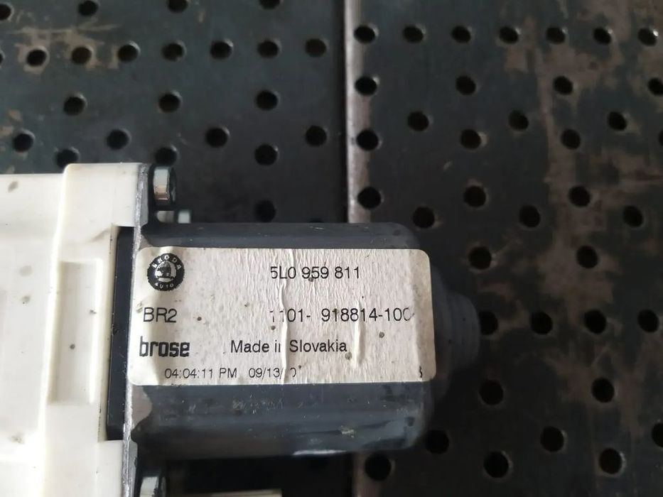 Motoras macara stanga spate skoda yeti 5l 5l0959811
