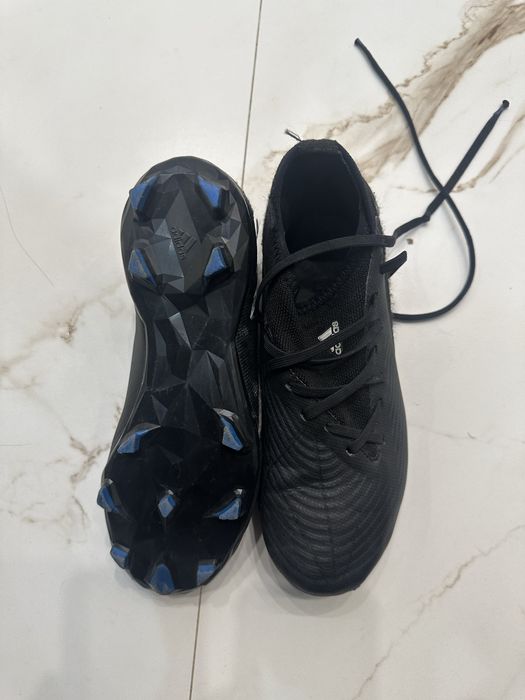 Бутсы от бренда адидас